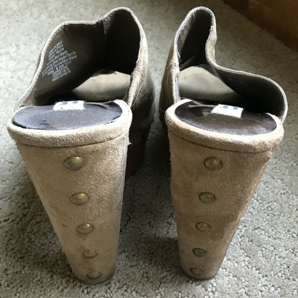 SimplyVera Vera Wang high heeled platform mule sandal with stud accents-size 8.5 - Picture 3 of 5